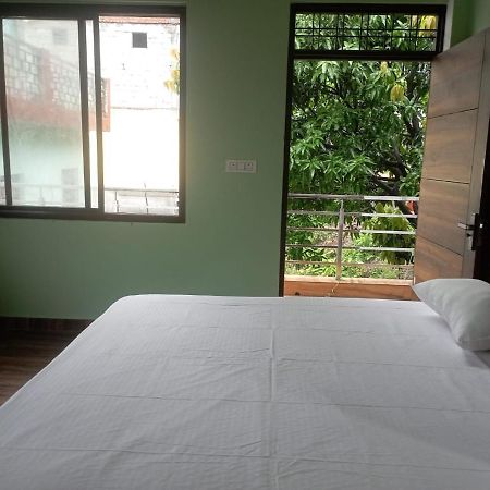 Crescent Moon Homestay Rishīkesh Exteriör bild