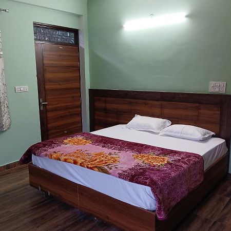 Crescent Moon Homestay Rishīkesh Exteriör bild