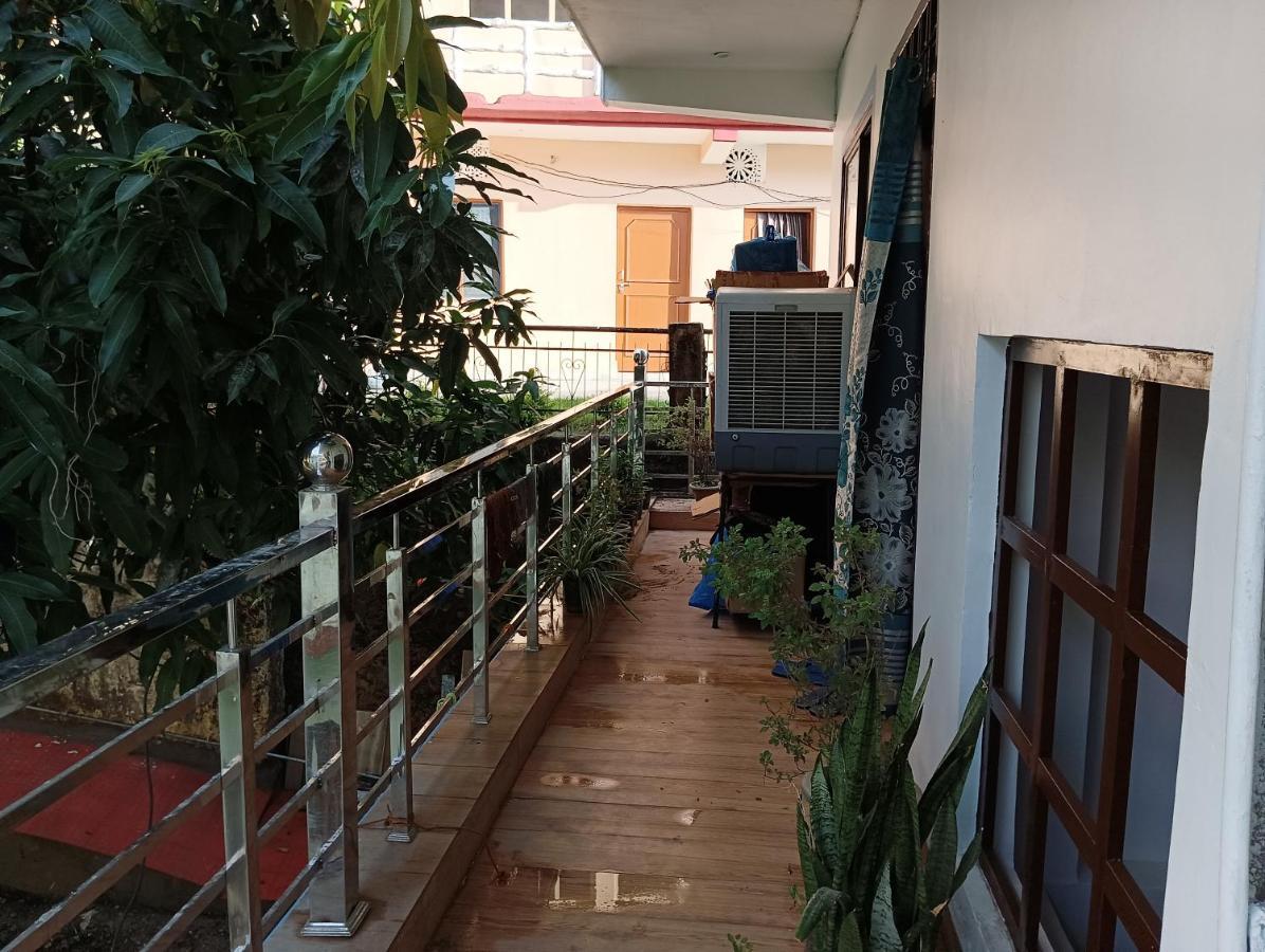 Crescent Moon Homestay Rishīkesh Exteriör bild