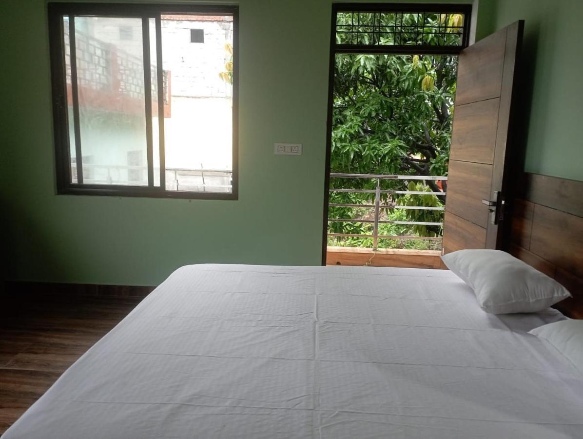 Crescent Moon Homestay Rishīkesh Exteriör bild
