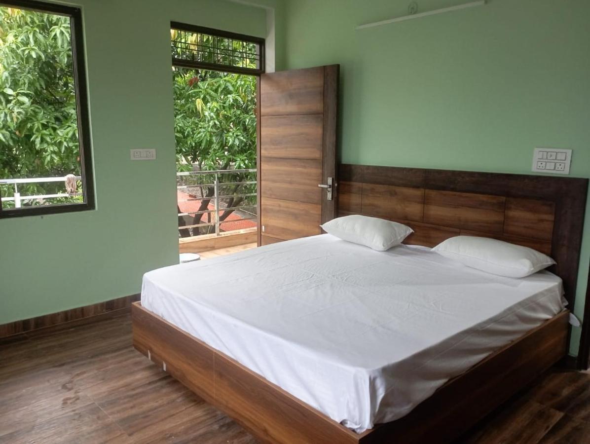 Crescent Moon Homestay Rishīkesh Exteriör bild