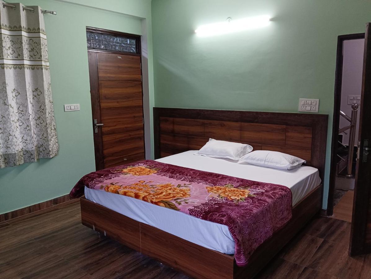 Crescent Moon Homestay Rishīkesh Exteriör bild
