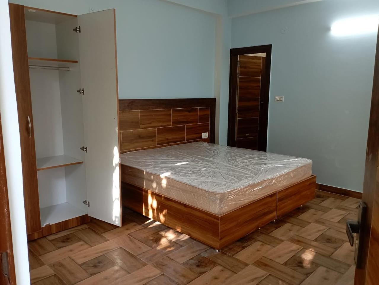 Crescent Moon Homestay Rishīkesh Exteriör bild