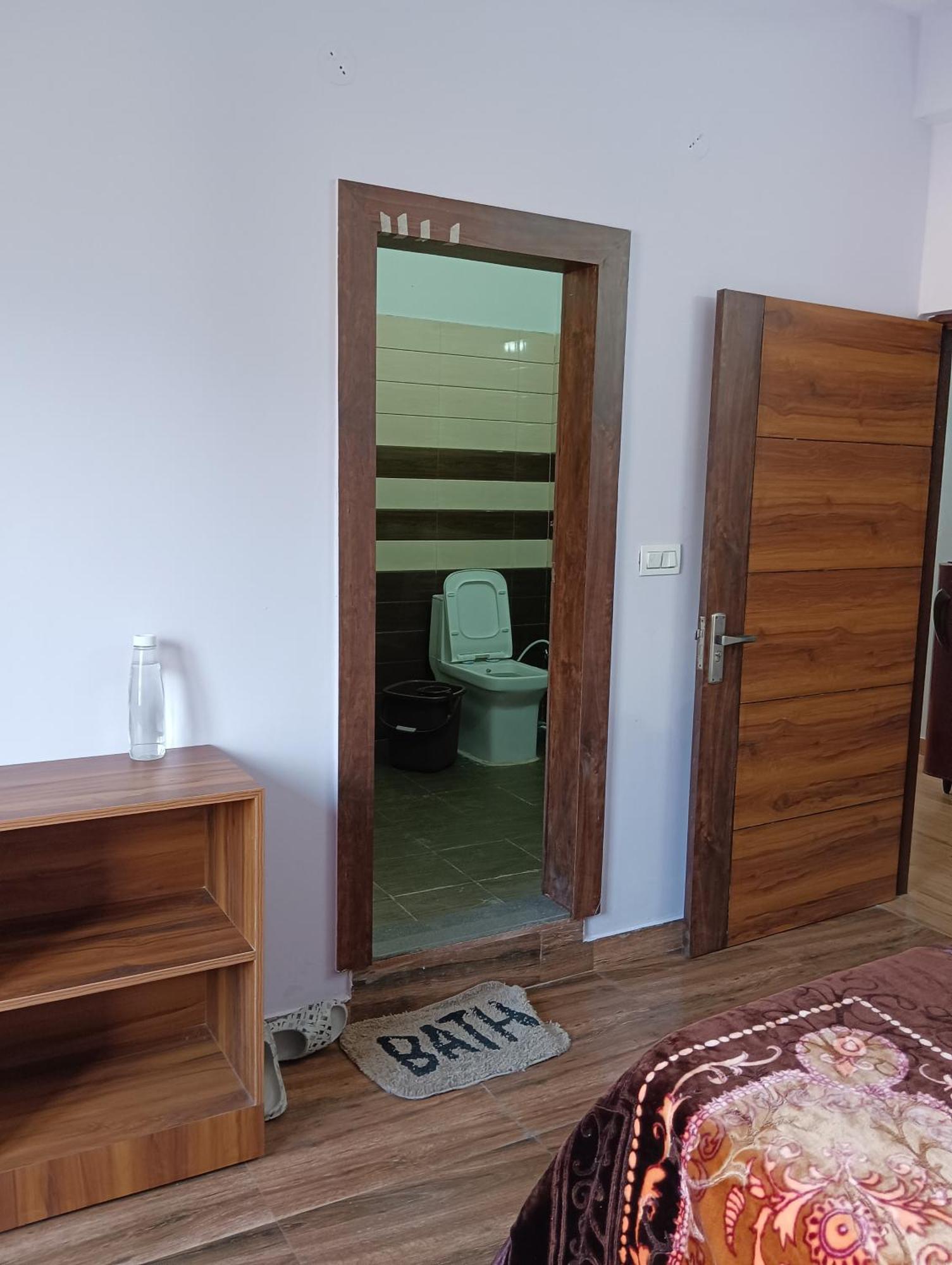 Crescent Moon Homestay Rishīkesh Exteriör bild