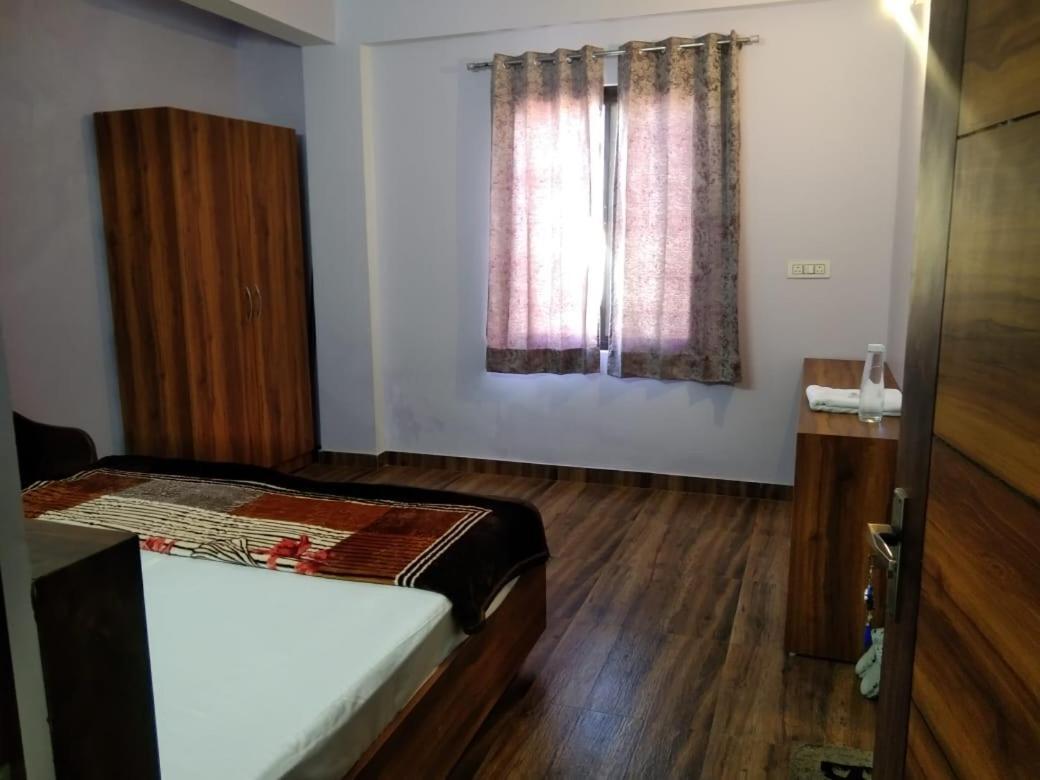 Crescent Moon Homestay Rishīkesh Rum bild
