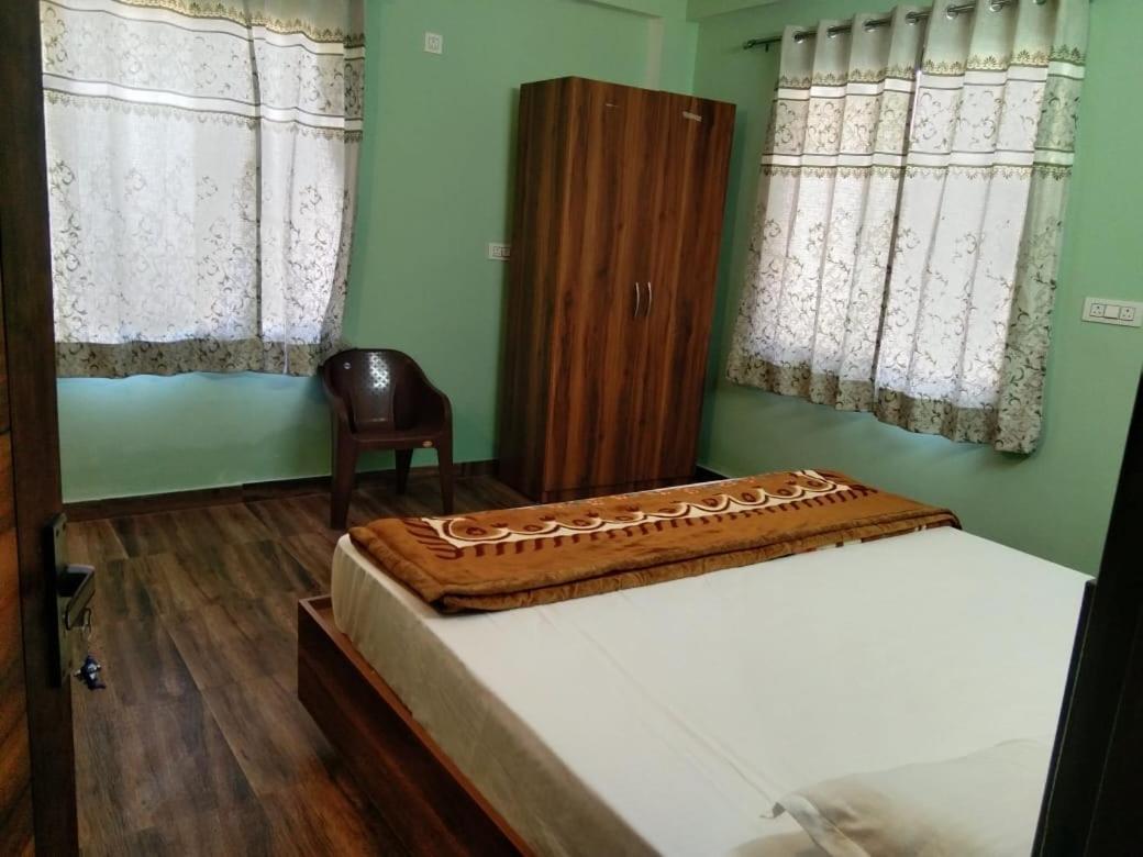 Crescent Moon Homestay Rishīkesh Rum bild